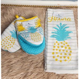 NWT TOMMY BAHAMA (2) KITCHEN TOWEL & (2) MINI MITTS SET
